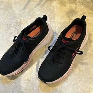 Skechers Go Run Max cushion athletic shoes; sx 7.5; black; like new condition